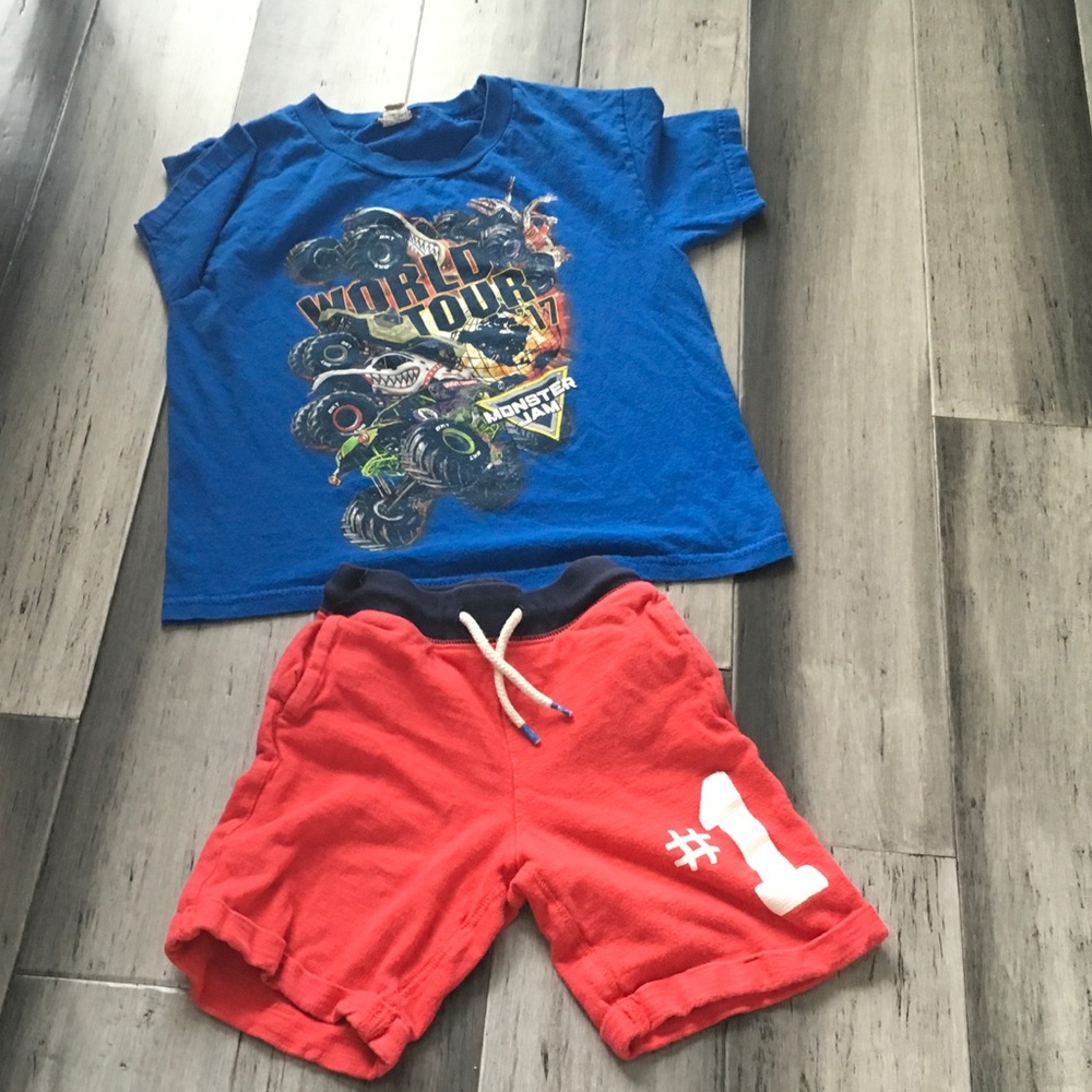 MOSTER JAM T SIZE XS & GAP SHORTS SIZE 4T 💙